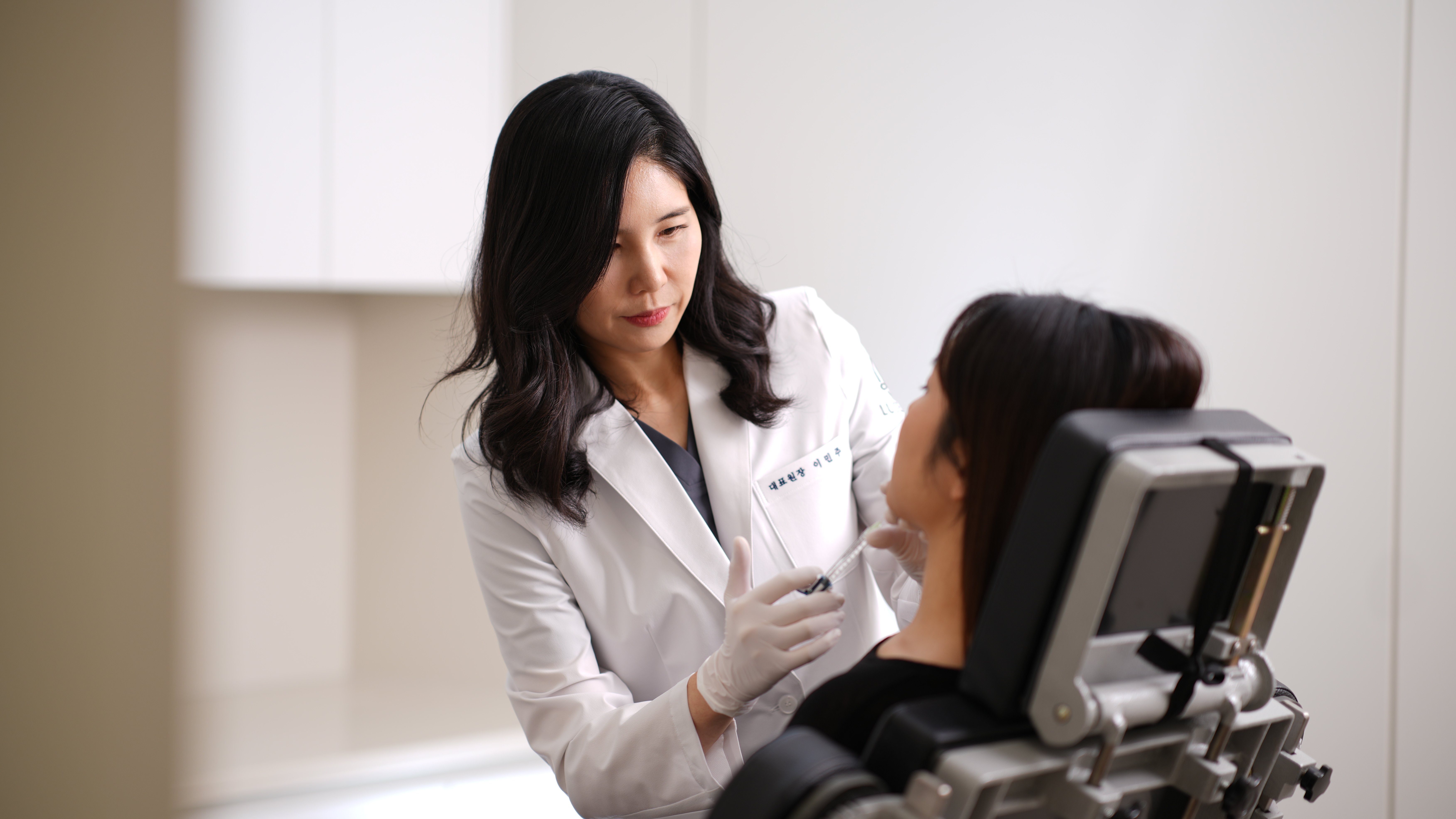 Female Dermatologist Seoul
